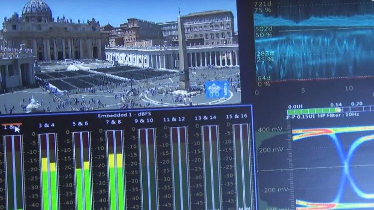 Salle de contrôle de Vatican Media