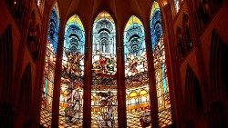 Vetrate internmo la Chiesa.jpg