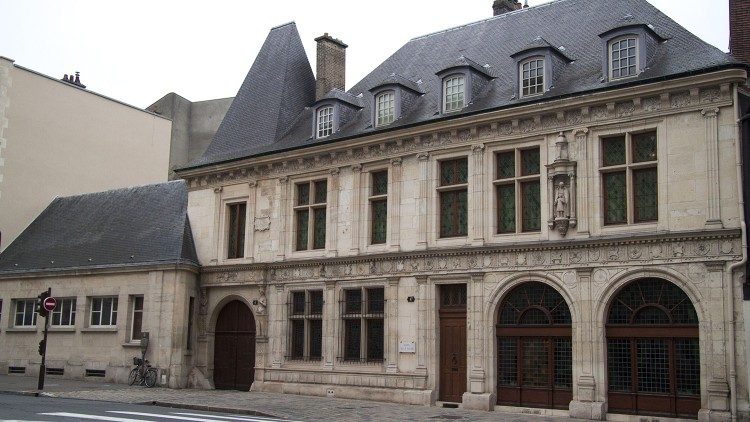 Shtepia ku lindi shenjti ne Reims