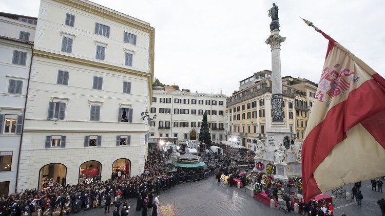 Truyền thống tôn kính Đức Mẹ Vô Nhiễm Nguyên Tội tại Quảng trường Tây Ban Nha dịp lễ 8/12 hàng năm.