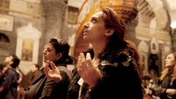 Creștini în rugăciune (imagine din arhiva asociației de drept pontifical Ajutor Bisericii care Suferă)