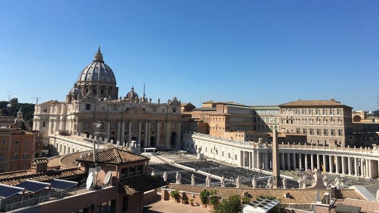 À la demande du Pape François, les archives du Vatican ne sont plus «secrètes» mais «apostoliques». Elles ont une extension de documentation égale à environ 83 kilomètres linéaires.
