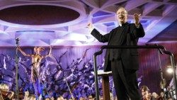 O maestro Marco Frisina direge mais uma vez o espetáculo de Natal