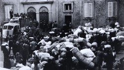  Hilfe für die Vertriebenen des Zweiten Weltkriegs (Archiv des Heiligen Stuhls) 