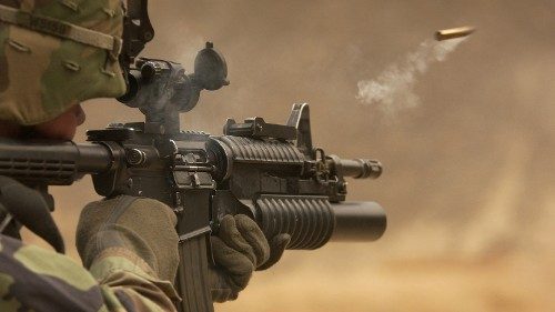 Finanza e armi, record di mille miliardi di dollari a sostegno dell’industria militare