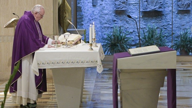 Papa celebra a missa na Casa Santa Marta