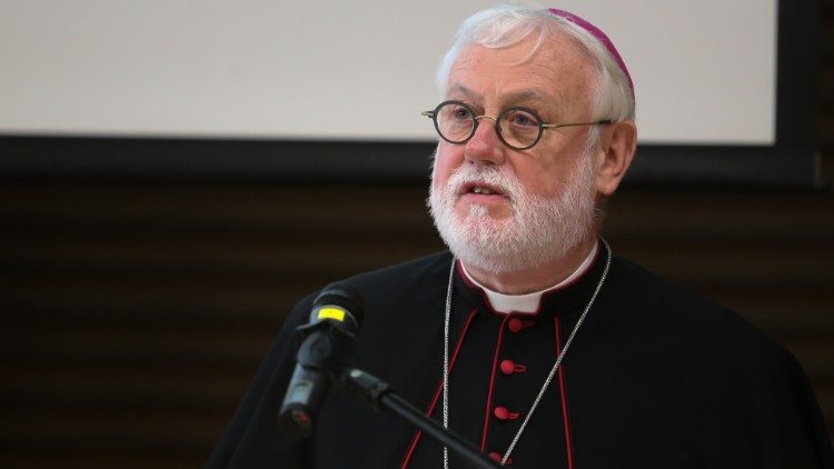 Abp Paul Richard Gallagher (zdjęcie archiwalne)