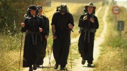 Nendeni duniani kote mkayafanye mataifa yote kuwa ni wanafunzi wangu.