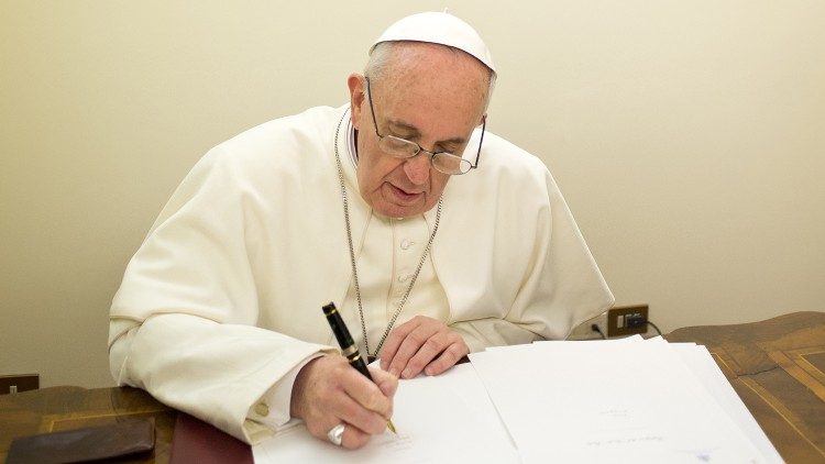 Papst Franziskus schreibt