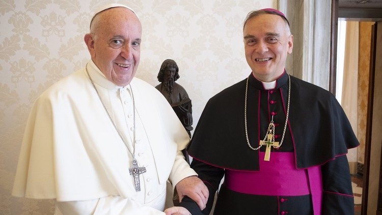 Le Pape François et Mgr Nicolas Thévenin, le 6 octobre 2019