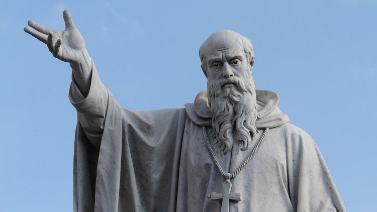 2019.07..11 statua di San Benedetto da Norcia, patrono d'Europa