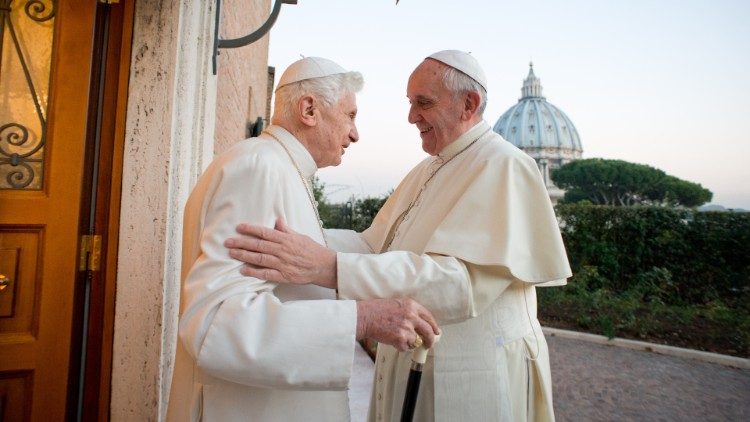 Franziskus besucht seinen Vorgänger, den emeritierten Papst Benedikt