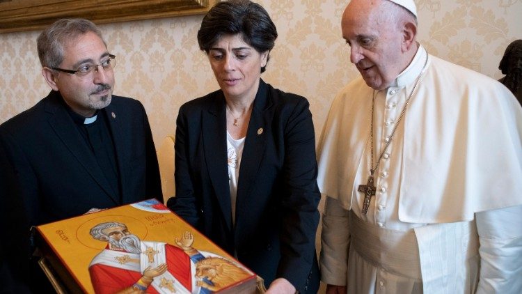 Souraya Bechealany bei einer Audienz mit Papst Franziskus