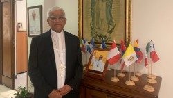 O presidente do Celam, dom Héctor Miguel Cabrejos Vidarte, na sede da Pontifícia Comissão para a América Latina