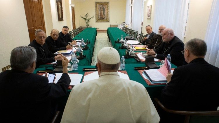 Der Papst bei einer Beratung mit seinem Kardinalsrat 2019 (Archivbild) - inzwischen haben einige Mitglieder gewechselt 