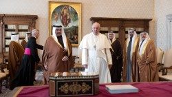 ĐTC tiếp phái đoàn của Thái tử Bahrain (Vatican 03/02/2020)