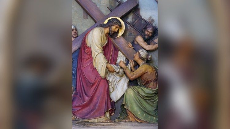 Jezusi udhës së kryqit takon Verionikën
