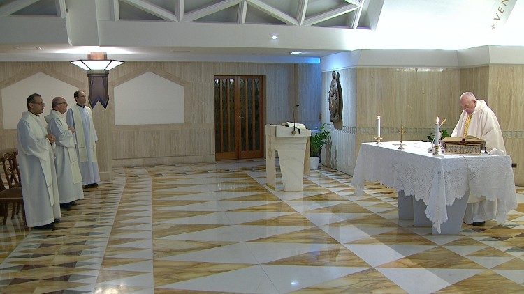2020.03.19 Papa Francesco celebra la Messa a casa Santa Marta