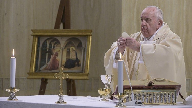 2020.03.25 Papa Francesco celebra la messa a casa Santa Marta