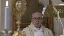 2020.03.25 Papa Francesco celebra la messa a casa Santa Marta