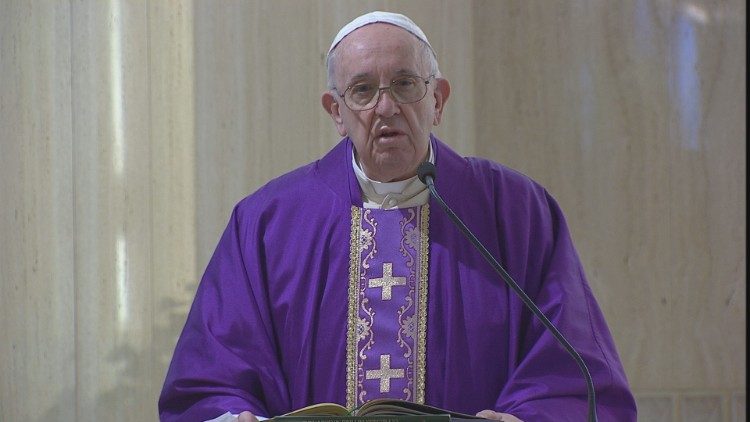 2020.03.27 Papa Francesco celebra la Messa a Casa Santa Marta