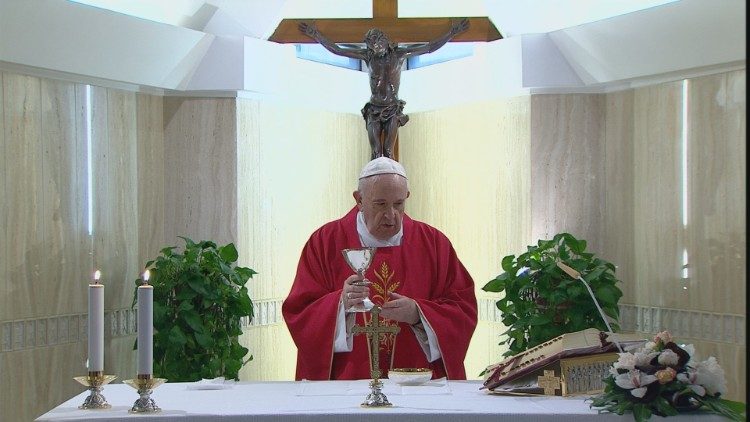 Svätý Otec pri slávení Eucharistie v kaplnke Domu Sv. Marty, vo štvrtok 14. mája 2020