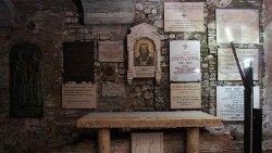 Slovenský oltár na mieste pochovania sv. Cyrila v podzemí Baziliky sv. Klementa
