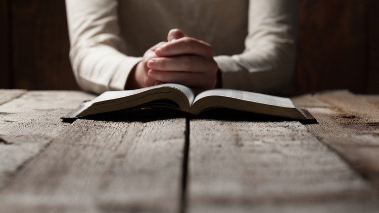 Pomoc Ducha Świetego w czytaniu Biblii jest kluczowa