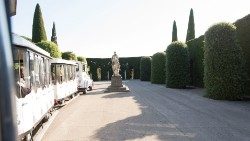 Mit dem Panoramabus durch die Gärten von Castel Gandolfo