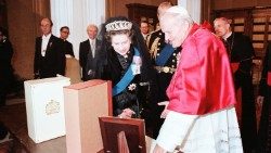 2020.06.10  UK Holy See - HM visita Papa 5