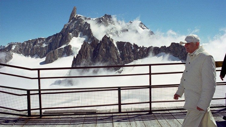 Papež Benedikt XVI. (2005)