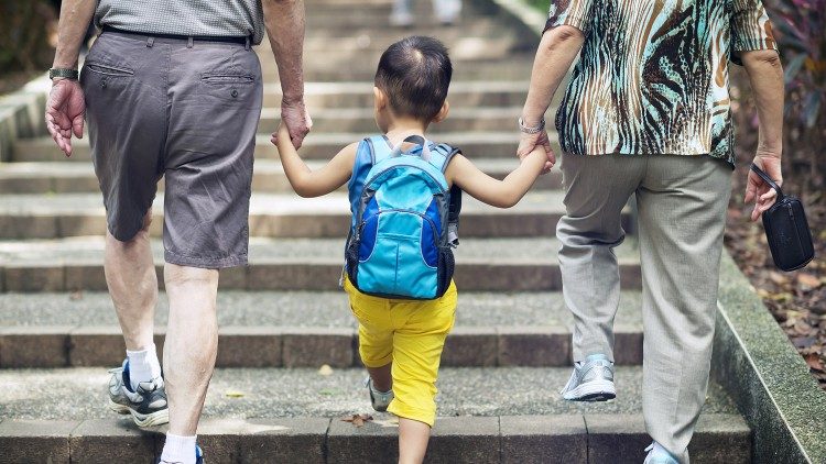 2020.07.23 Nonni e nipoti in passeggio