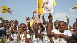 Aus unserem Bildarchiv: Benedikt XVI. während seiner Kamerun-Reise vom 17. bis 23. März 2009