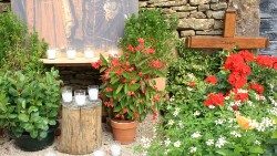 La tumba del hermano Roger en el cementerio de la Comunidad de Taizé