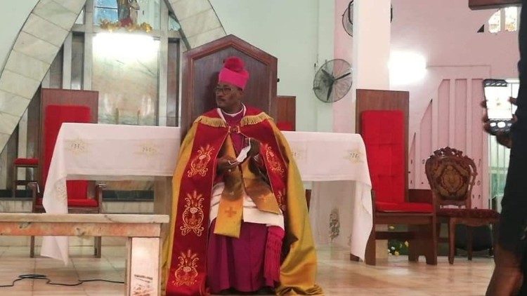 Đức cha Maurício Agostinho Camuto, Giám mục của Caxito (Angola)