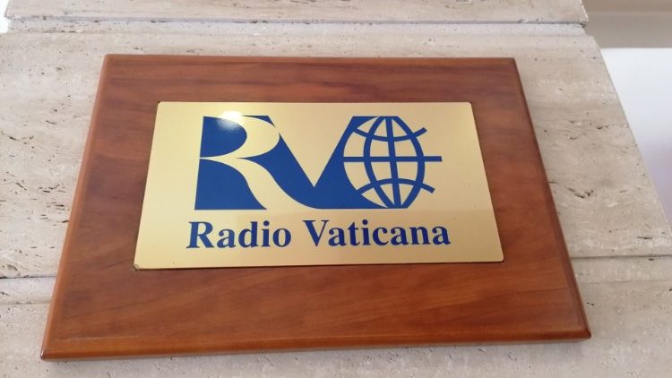 2020.09.14 cinese articolo a mano scritto; cinese ufficio; radio vaticana logo -per 70 anni anniversario del programma cinese,