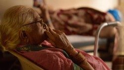 Konieczne jest zapewnienie opieki każdemu potrzebującemu - mówią biskupi