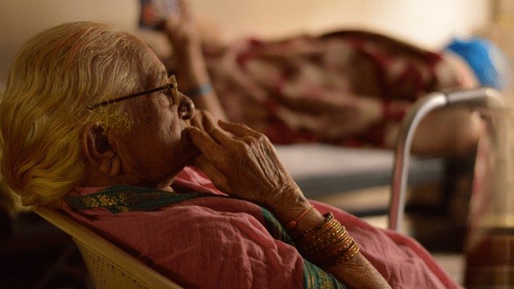 Konieczne jest zapewnienie opieki każdemu potrzebującemu - mówią biskupi