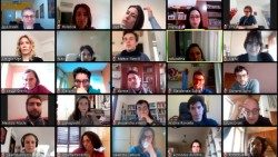Някои от участниците в една от виртуалните срещи на Икономиката на Франциск, предшестващи срещата в Асизи