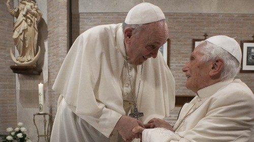 2020.11.28 Папа Франциск відвідує свого попередника разом з новими кардиналами