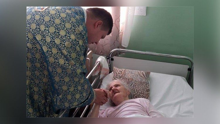 A Ukrainian Catholic priests offers spiritual care in a hospice (file photo)