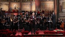 Andrea Bocelli zaśpiewa w Borgo Laudato Sì przy Leonie XIV 