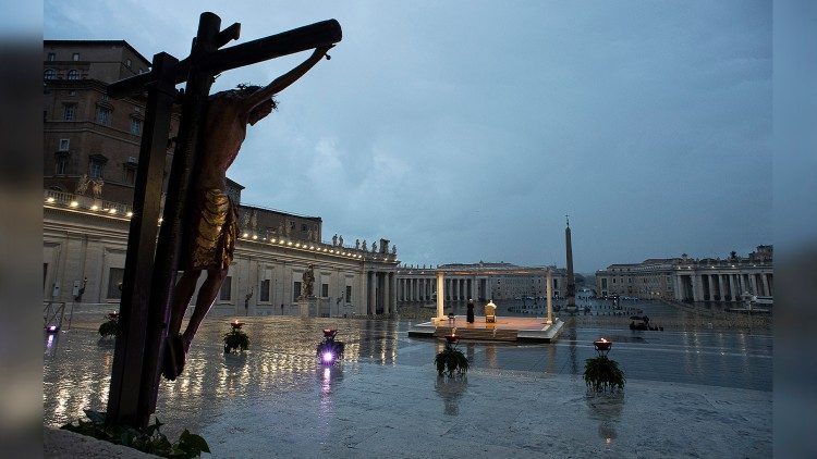 Il momento straordinario di preghiera in tempo di pandemia in Piazza San Pietro: era il 27 marzo 2020