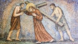 சிலுவைப்பாதையில் மனிதர்கள்