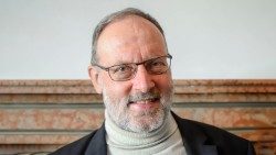 Experte für El Salvador: Pater Martin Maier SJ