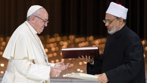 Papa Francesco e il Grande Imam di Al-Azhar Ahamad al-Tayyib firmano il documento sulla Fratellanza umana per la pace mondiale e la convivenza comune (Abu Dhabi, 4 febbraio 2019)