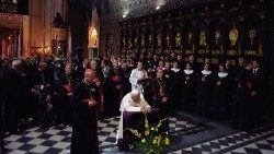 Zdjęcie z wizyty św. Jana Pawła II na Ukrainę, 2001 r.