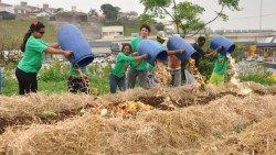 2021.07.23 Uso esclusivo - Storia Laudato si - Revolucao dos Baldinhos - compostaggio - Brasile 