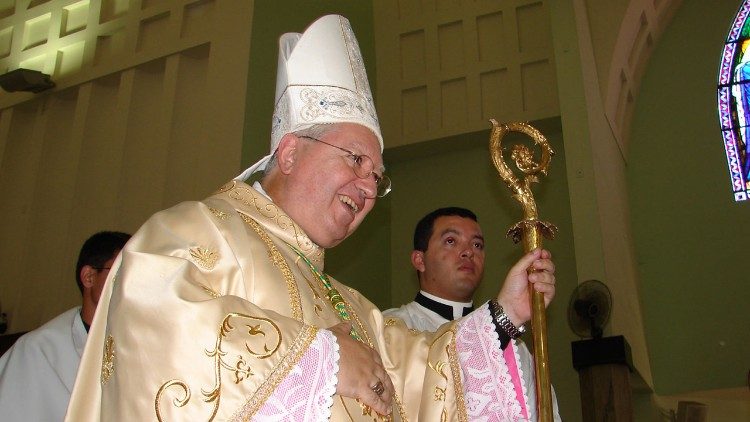 Dom Roberto Paz  - bispo da diocese de Campos