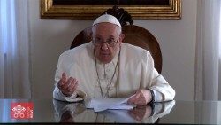 Papst Franziskus verliest eine Videobotschaft